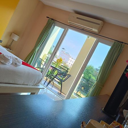 Aura Inn Rooms Pattaya Extérieur photo
