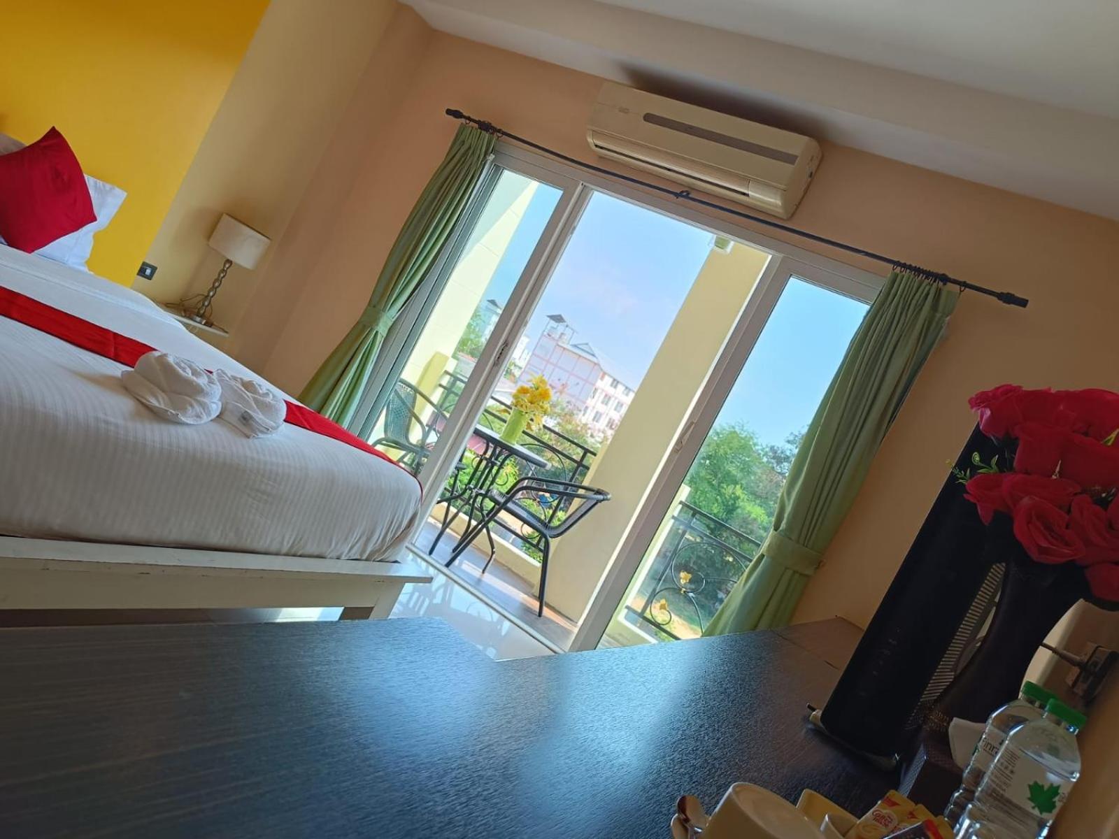 Aura Inn Rooms Pattaya Extérieur photo