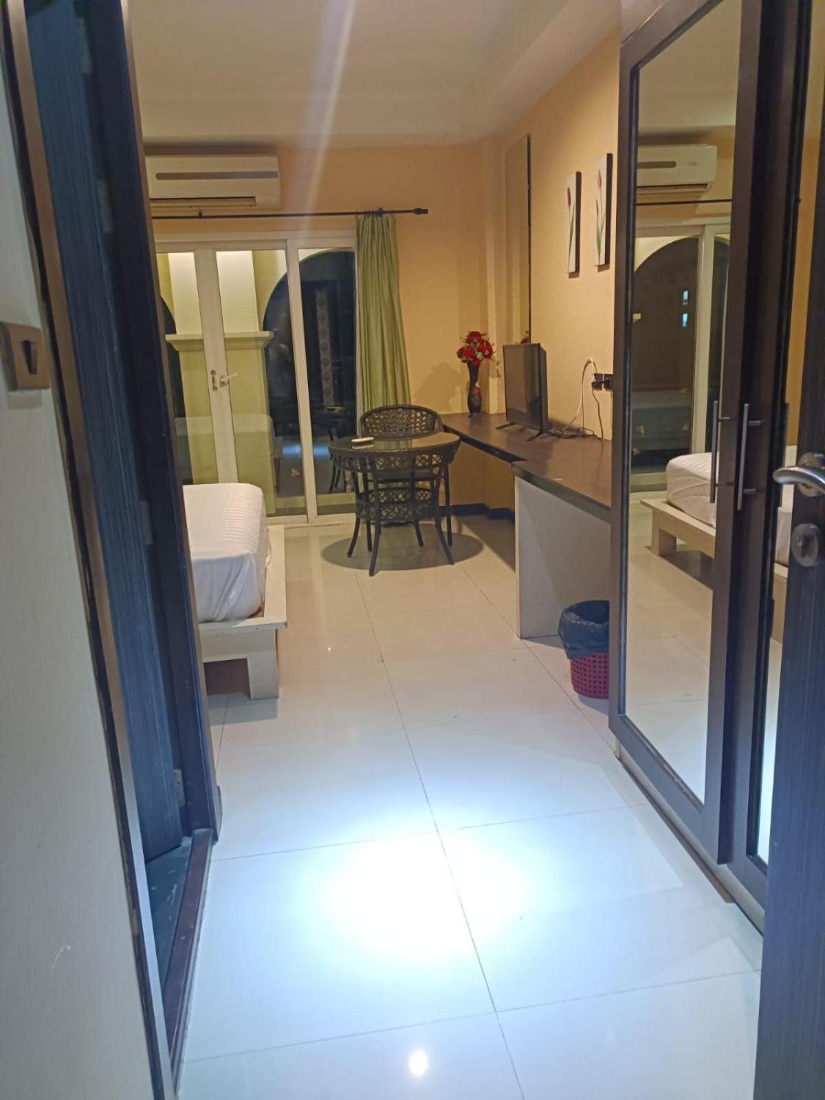 Aura Inn Rooms Pattaya Extérieur photo