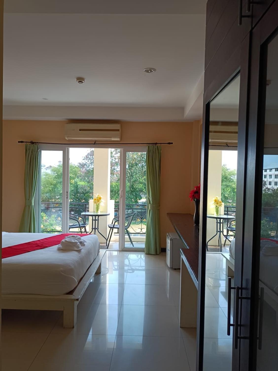 Aura Inn Rooms Pattaya Extérieur photo