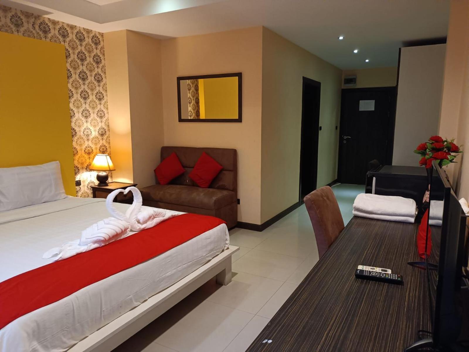 Aura Inn Rooms Pattaya Extérieur photo